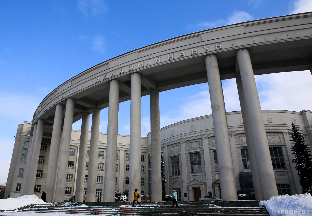 Академия наук минск фото ОБЕЗЗАРАЖИВАЮЩУЮ МАСКУ С УЛЬТРАФИОЛЕТОВЫМ ИЗЛУЧАТЕЛЕМ СОЗДАЮТ В АКАДЕМИИ НАУК - 