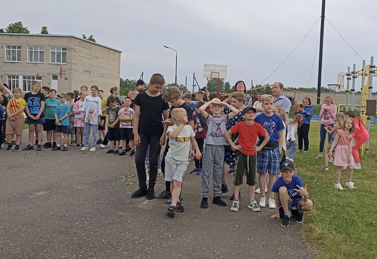 В ЛАГЕРЕ «БУРЕВЕСТНИК» ДАЛИ СТАРТ ЛЕТНЕЙ ОЗДОРОВИТЕЛЬНОЙ КАМПАНИИ -  Узденское районное объединение профсоюзов